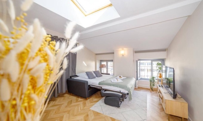 Blatin Apartment | Cozy T2 Near the Center with Kitchen and Breakfast Included