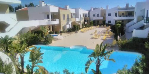 Alvor Apartment | Elegant T2 in Albur-Village: 10 Min Walk to the Beach