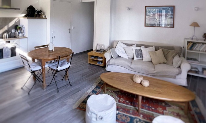 Carry-le-Rouet Apartment | Serene T2 Detached Home - 10 Min Walk to the Beach
