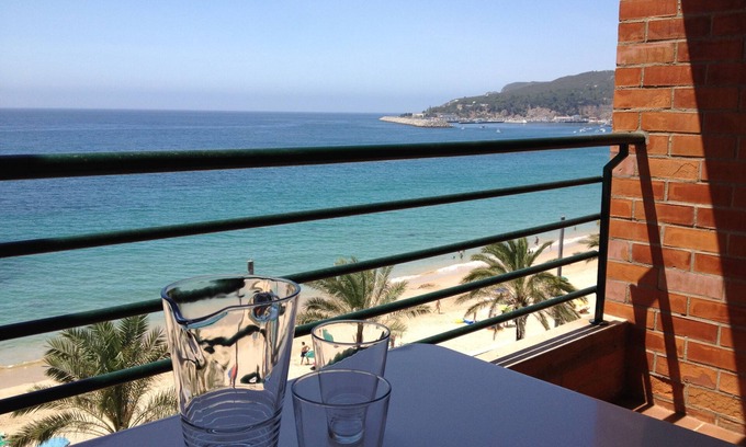 Sesimbra Apartment | Beachfront Bliss: T2 with Ocean Views & Pool Access
