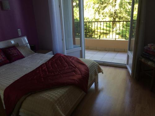 Rodez Apartment | Cozy T2 Gîte de Laurette with Private Parking Options