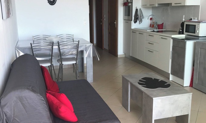 L'Ile-Rousse Apartment | Cozy T2 Residence with Ocean View and Pool – Guest Rated 9.8
