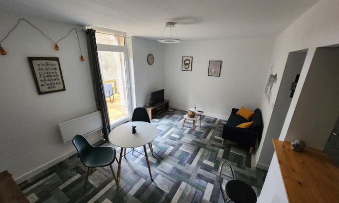 Gueret Apartment | Family-Friendly Retreat at T2 Jardin Guéret - Rated 8.7/10
