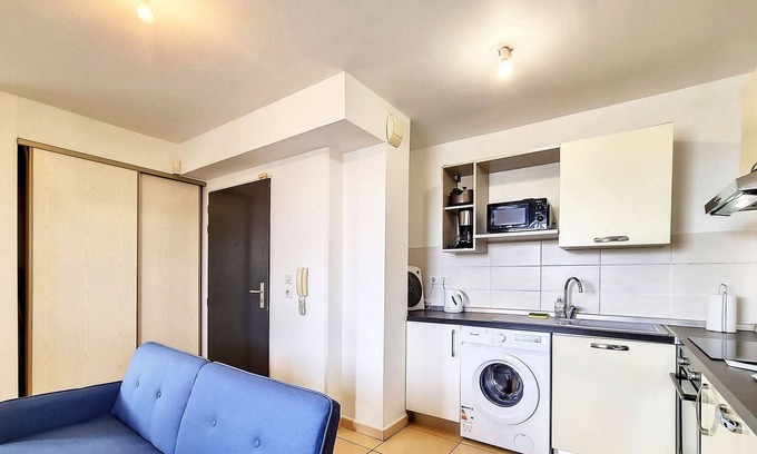 Saint-Denis Apartment | Convenient T2 - Louise: Family-Friendly Near Saint-Denis