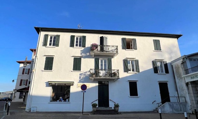 Cambo-les-Bains Apartment | Inviting T2 in Cambo-les-Bains with Balcony & Pet Access