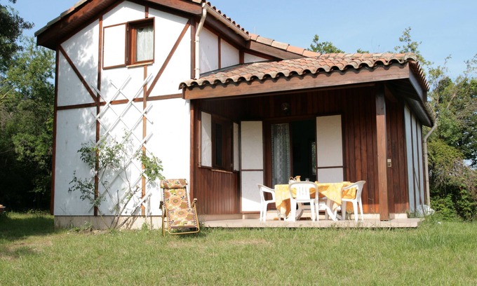 Caudies-de-Fenouilledes House | Nature-Inspired T2 Mezzanine House with Pool & Lake Views