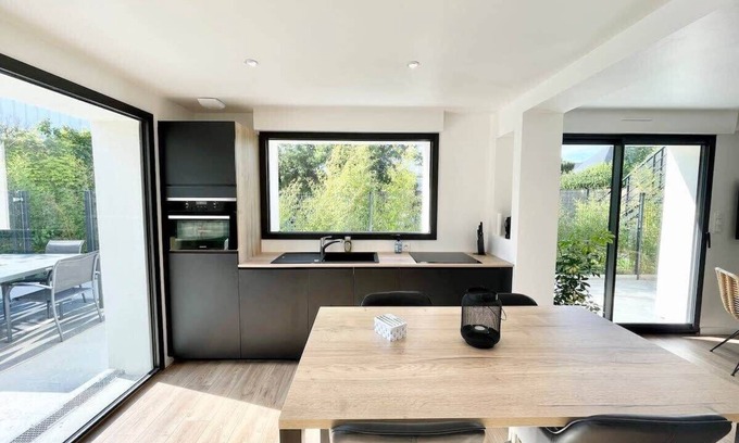 Riantec Apartment | Stylish T2 Neuf Hyper Design with Jacuzzi Near Beaches