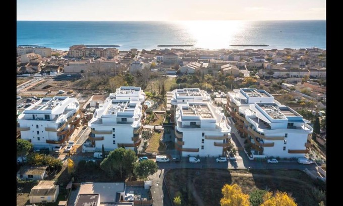 Serignan Apartment | Modern T2 with Pool, Just 5 Minutes from Beautiful Beaches
