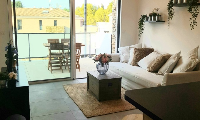 Saint-Cyr-sur-Mer Apartment | Beautiful T2 Nine with Terrace, Steps from the Beach