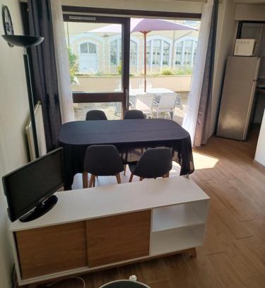 Voiron Apartment | Inviting T2 Grande Terrasse: Free Wi-Fi & Parking Included