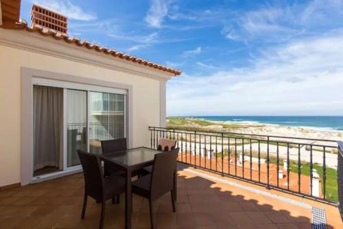 Praia del Rei Apartment | Relaxing Getaway at T2 with Pool & Ocean Views Praia del Rey