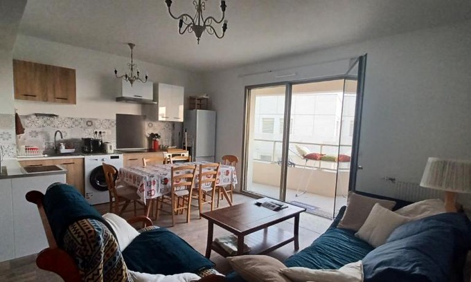 Bastide Apartment | Cozy T2 for 4 in Bordeaux Near Gare Ste Jean & City Center