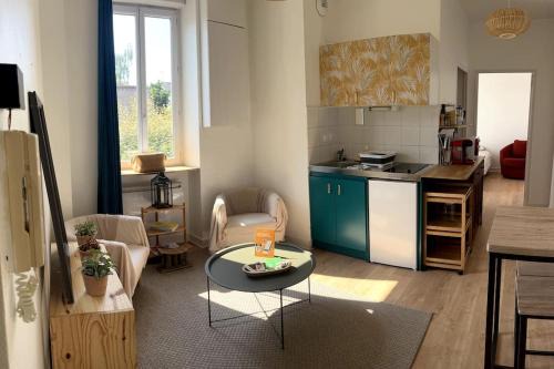 Mairie de Doulon Apartment | Cozy T2 Quartier Mitrie: Ideal for Couples with Family Options