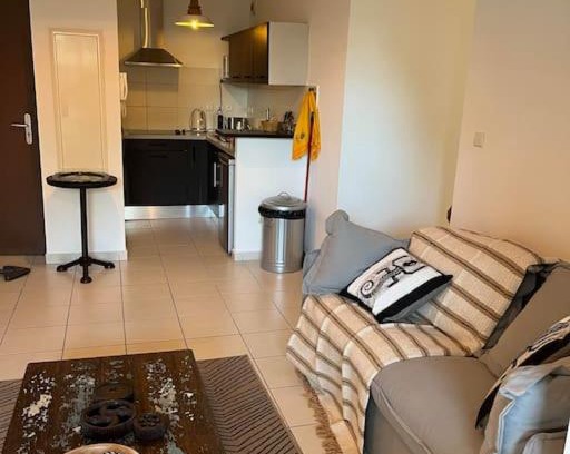 Saint-Denis Apartment | Pet-Friendly Escape at T2 Saint-Denis - Oceanfront Retreat