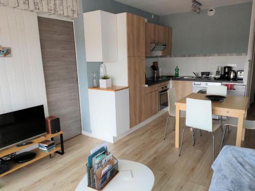 Andernos-les-Bains Apartment | Exceptional Stay at Andernos' Port: Pet-Friendly Retreat