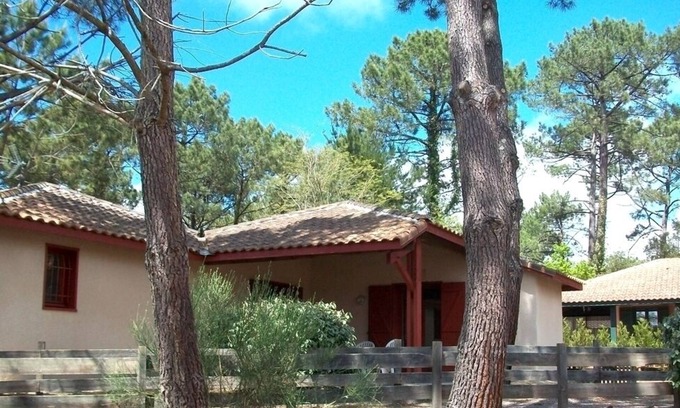 Moliets-et-Maa Villa | Idyllic T2 Villa in Moliets: Beach, Golf & Pool Access