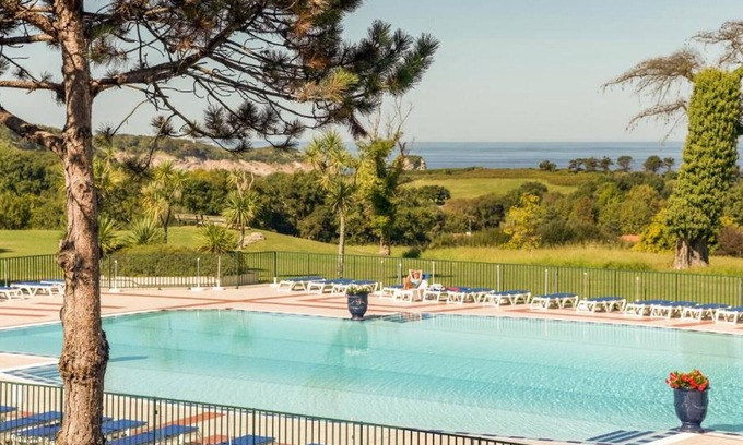 Behobie Apartment | T2 with pool on the Corniche