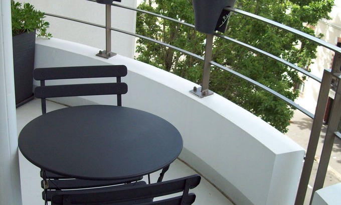 Dobree-Bon Port Apartment | Ideal T2 Near Graslin with Secure Box & Pet-Friendly Amenities