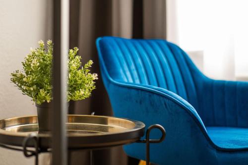 Chemnitz Apartment | Premier Boardinghouse in Citycenter with Parking
