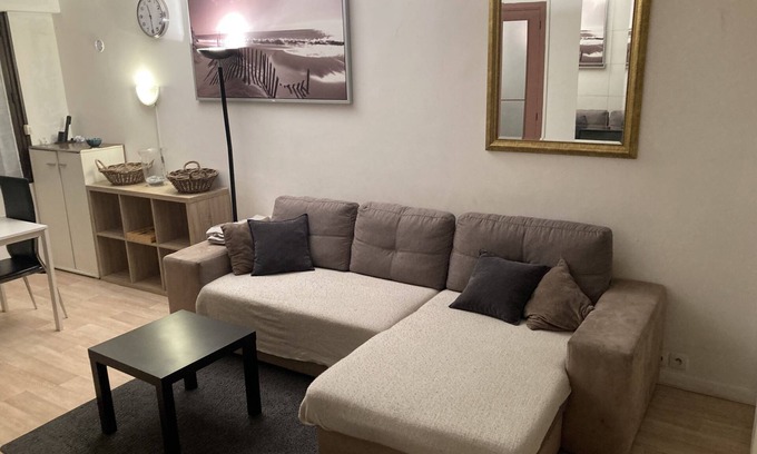 Bagneux Apartment | Cozy T3 Apartment: Wifi & Spa Near Metro and Amenities