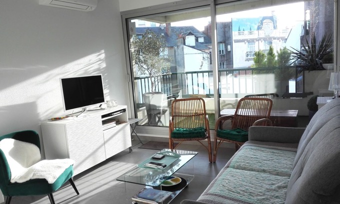 Les Sables d'Olonne Apartment | Oceanfront Apartment in Les Sables-d'Olonne for 4 Guests