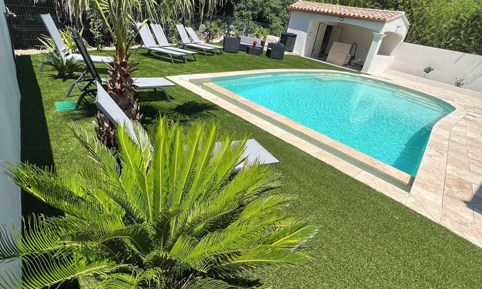 Caveirac Apartment | Stylish T3 with Terrace and Pool for Your Dream Getaway