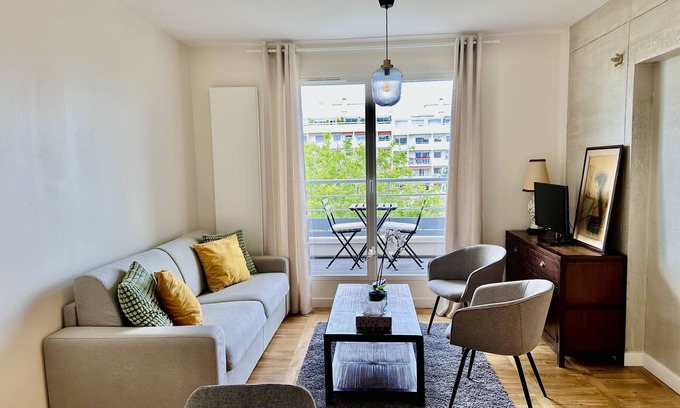 12th Arrondissement Apartment | Modern Stay Near Metro & Tram - Family-Friendly Amenities