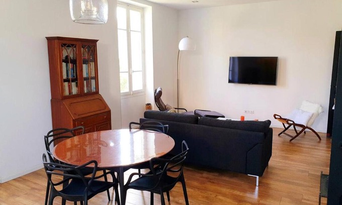 Ajaccio Apartment | Tranquil T3 de Standing: Steps from the Beach & Family Fun