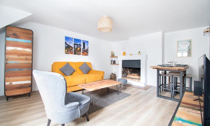 Decre-Cathedrale Apartment | Historic T3 Duplex in the Heart of a Vibrant Neighborhood