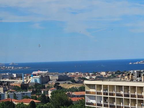 15th Arrondissement Apartment | Discover T3 entre mer et colline: Family-Friendly Escape