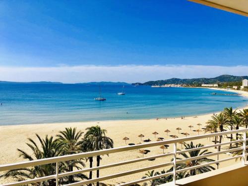 Le Lavandou Apartment | Oceanfront T3 with Breathtaking 180° Sea Views