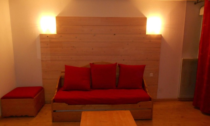 Bagneres-de-Luchon Apartment | Discover T3 in Luchon with Pool, Garden & Lake Views