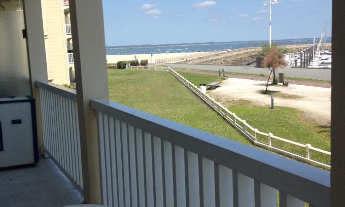 Arcachon Apartment | Panoramic Oceanfront Retreat with Spa and Pet-Friendly Perks
