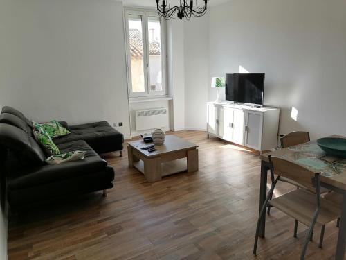 Portel-des-Corbieres Apartment | Beachside T3 with Ocean View and Family-Friendly Amenities