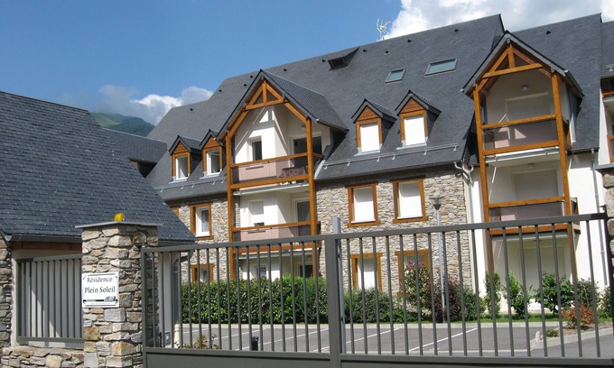 Bagneres-de-Luchon Apartment | Bright T3 Retreat with Pool, Breakfast & Family-Friendly Vibes