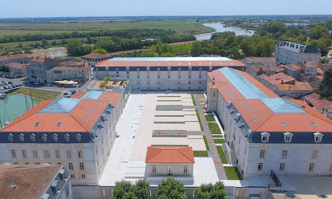 Rochefort Apartment | Discover T3 - Residence de la Corderie Royale Awaits You