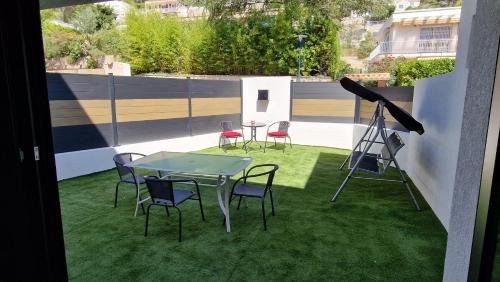 Carnoux-en-Provence Apartment | Oceanfront Retreat: T2 Rez de Villa at Port Miou