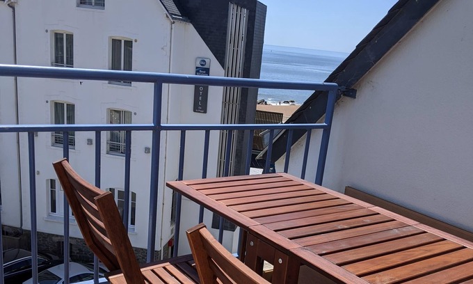 Saint-Marc-sur-Mer Apartment | Beachfront T3 Sea View: Family-Friendly Retreat in Saint-Marc