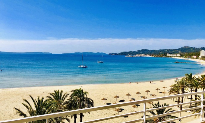 Le Lavandou Apartment | Magical Seafront T3 with Ocean View and Pool Amenities
