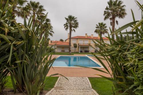 Praia del Rei Apartment | Pet-Friendly T3 Sebastião: 4-Star Stay with Pool & Spa