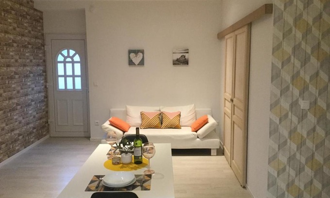 Neris-les-Bains Apartment | Pet-Friendly T3 Standing: Guest Rated 9/10 Quality Stay