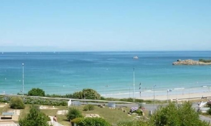 Trevou-Treguignec Apartment | Panoramic Sea View Triplex with Garden and Spa Amenities