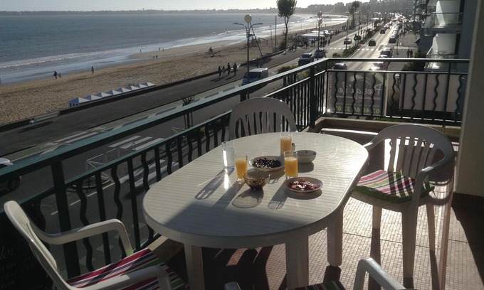 La Baule-Escoublac Apartment | Oceanfront T3 with Breathtaking Views for 4-7 Guests