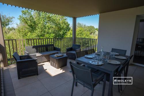Vias Apartment | Comfortable T4 with Pool, Steps from the Ocean