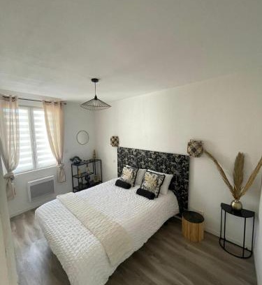 Anatole France Apartment | Bright T4 Near Narbonne City Center & Family-Friendly Fun