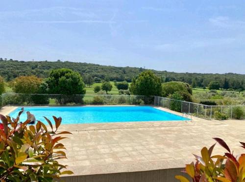 Garrigues Apartment | Beautiful T4 Terrasse VUE sur le GOLF with Oceanfront Views