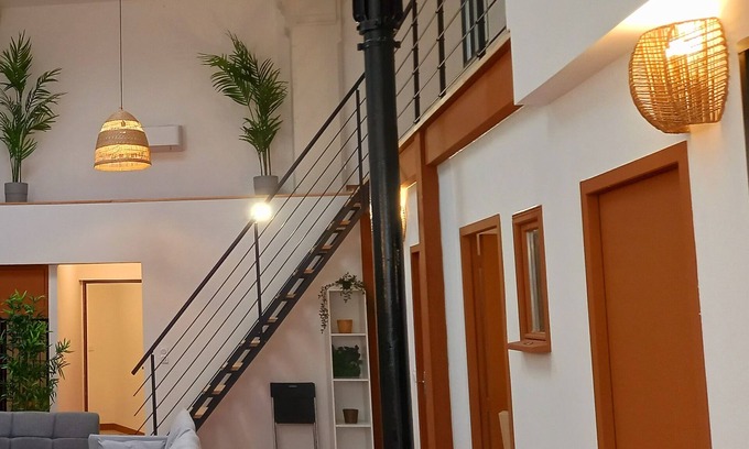 Valence Apartment | Explore T5 L'atelier Insolite: Spa & Kitchen Amenities
