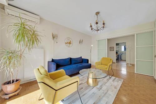 Dijon Apartment | Family-Friendly T5: Parking Steps from Train Station