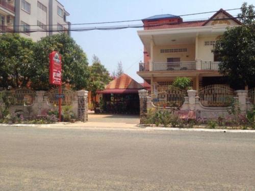 Kampot House | Budget-Friendly Ta Eng Guesthouse with Breakfast & Family Focus