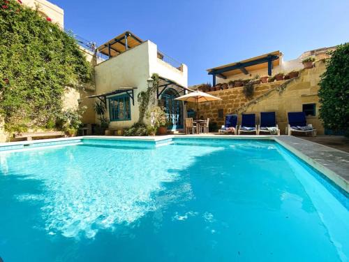 Zebbug Villa | Ta'Giannmarie Farmhouse: Family-Friendly Retreat with Pool